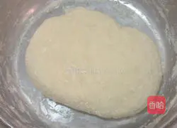 Illustration of how to make ham rolls with chopped green onion 1