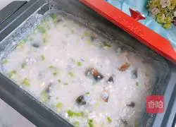 Illustration of how to make preserved egg and lean meat porridge 13