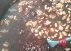 Illustration of how to make purple rice chicken porridge 6