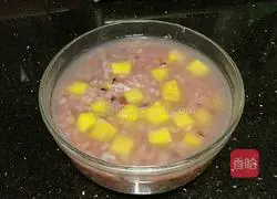 Illustration of how to make pineapple glutinous rice porridge 7