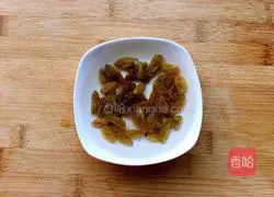 Illustration of how to make spinach and raisin cake 9