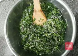 Illustration of how to make chive vermicelli box 4