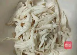 Illustration of how to make shredded mushroom and shredded chicken porridge 5