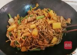 Illustration of Bean and Potato Braised Noodles 10