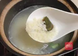 Illustration of how to make mustard greens and preserved porridge 4