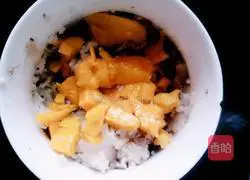 Illustration of how to make minced beef, onion and mango baked rice 6