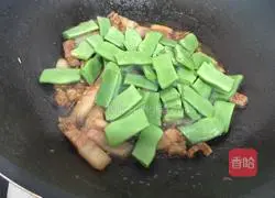 Illustration of how to make braised noodles with soy sauce beans 6