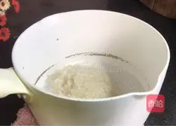 Illustration of how to make wolfberry and shrimp skin porridge 2