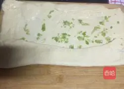 Illustration of how to make scallion oil rolls 14