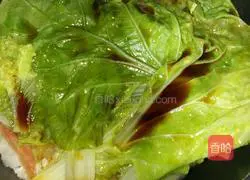 Illustration of how to make bacon clay pot rice 12