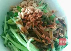 Illustration of how to make cold noodles with shredded chicken 11