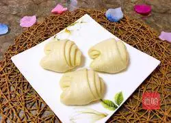 Illustration of how to make pig's trotters flower rolls 21