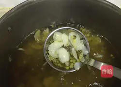 Illustration of how to make mung bean and lily porridge 7