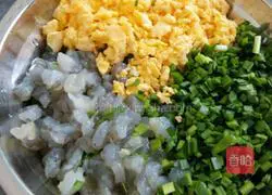 Illustration of how to make leek, egg and shrimp box 7