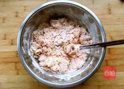 Illustration of how to make carrot flower rolls 6