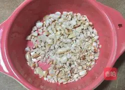 Illustration of how to make cold egg shredded noodles 3