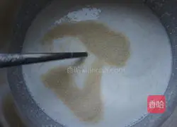 Illustration of how to make rice cakes stuffed with sausage and wine 4