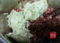 Illustration of how to make pork and zucchini pot stickers 7