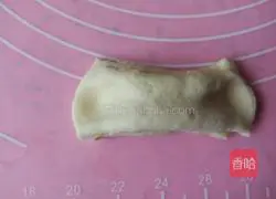 Illustration of how to make salt and pepper flower rolls 12