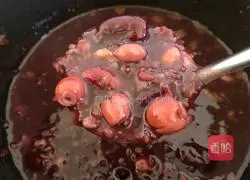 Purple sweet potato, black rice and lotus seed porridge Practice illustration 6