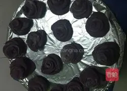 Illustration of how to make purple potato rose rolls 3