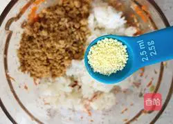  Illustration of how to make vegetable and meat floss rice balls 6