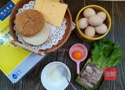 Cloud Egg Burger Recipe Illustration 3