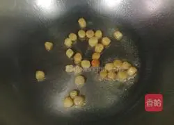 Illustration of how to make spicy and sour seafood rice noodles 6