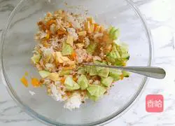 Illustration of how to make meat floss triangle rice balls 6