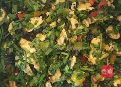 Illustration of how to make leek, egg and three-color pepper box 4