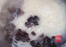 Illustration of making rice noodles 5