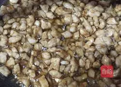 Illustration of how to make diced pork with cold noodles and stewed noodles 6