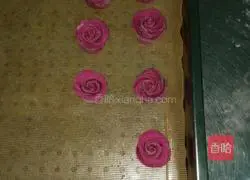 Illustration of how to make dragon fruit rose rolls 7