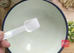 Illustration of Li's Homemade Spicy Rice Noodles 3