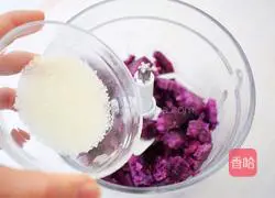Purple potato and taro puree Illustration of how to make yogurt boxes 4