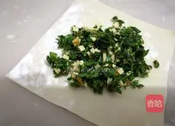 Illustration of how to make shepherd's purse dried spring rolls 4