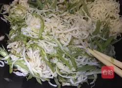 Illustration of traditional home-style braised noodles 12