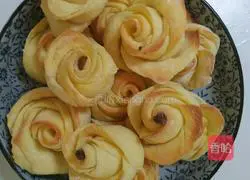 Illustration of how to make milk-flavored flower rolls 11