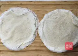 Illustration of how to make fried spring rolls 1