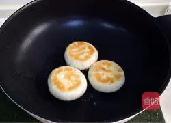 Illustration of how to make brown sugar small pot helmet 15