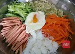 Illustration of how to make Korean bibimbap 2 
