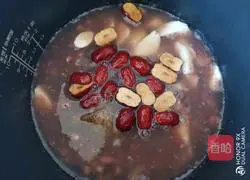 Illustration of how to make barley, yam and red date porridge 7