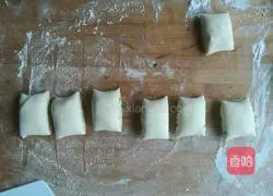 Illustration of how to make chive rolls 10