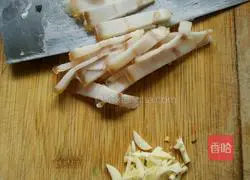 Illustration of how to make rice with carrots, fungus and bean skins 2