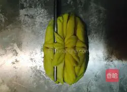 Illustration of how to make cream pumpkin lotus roll 4