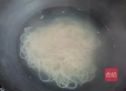  Illustration of how to make rice noodles with mushrooms and chicken 4