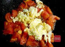 Illustration of how to make tomato fried egg rice bowl 8