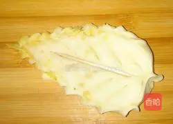 Illustration of how to make willow leaf box 26