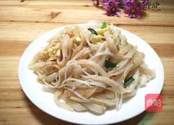 Illustration of how to make stir-fried rice noodles with eggs and silver sprouts 8