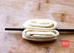 Illustration of how to make brown sugar flower rolls 12